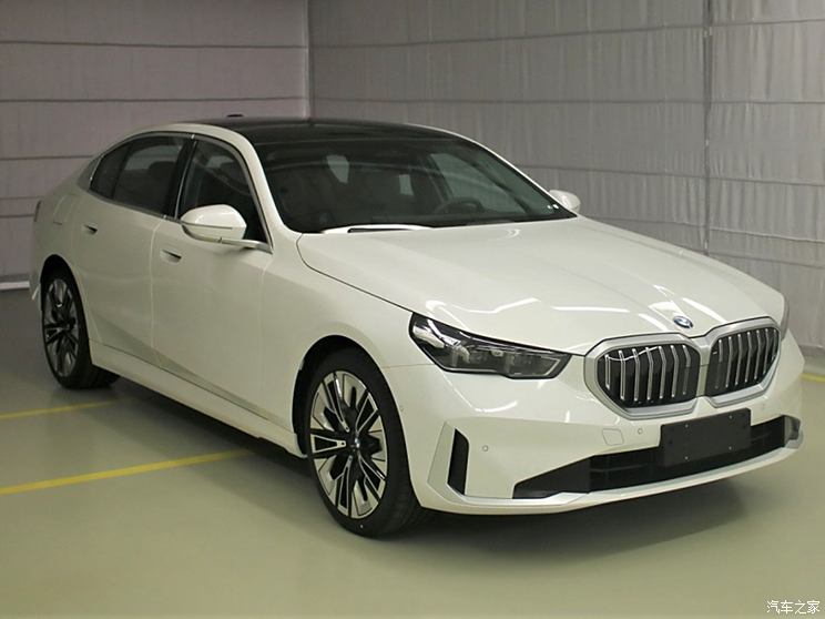 BMW Brilliance BMW 5 Series 2024 530Li Luxury Suit