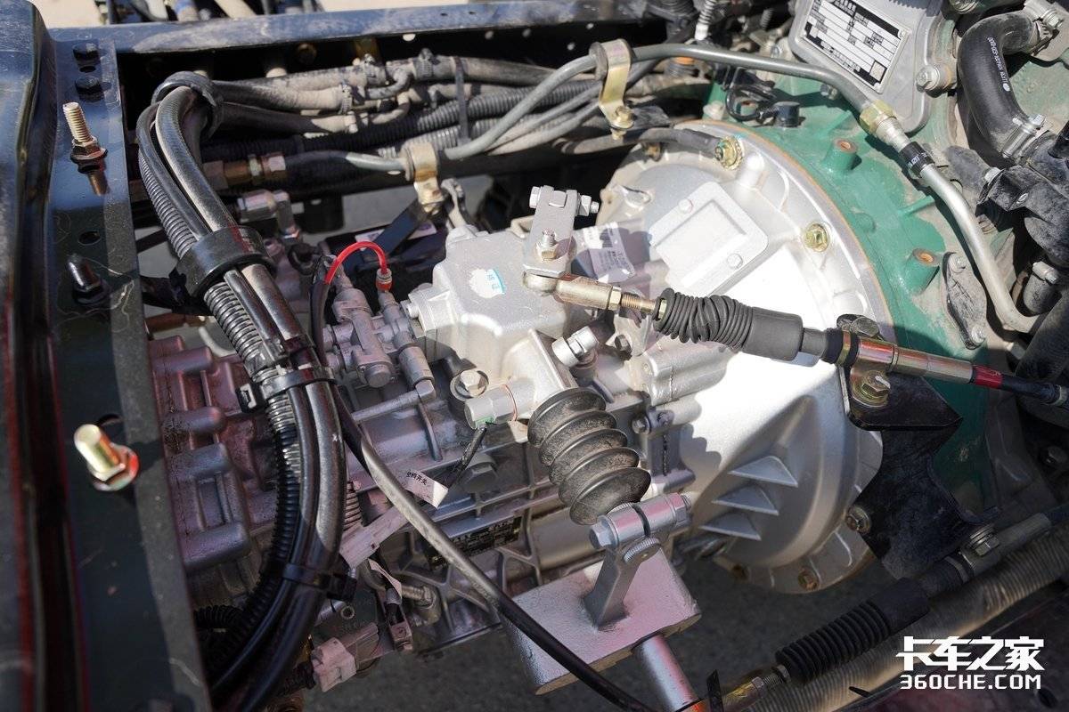Say goodbye to "two-legged clutch"! Synchronizer makes you shift gears smoothly.