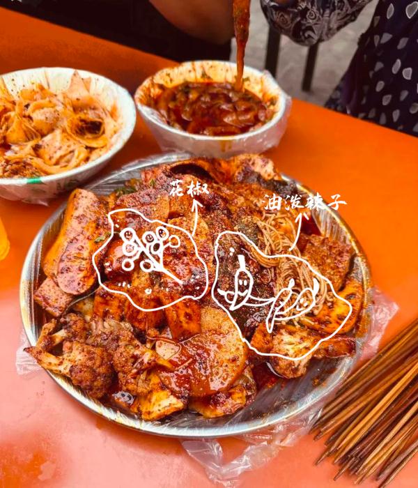 Gansu mala Tang is on fire! Random incense stuns a person who has never eaten it. Gansu mala Tang is on fire! Random incense stuns a person who has never eaten it.