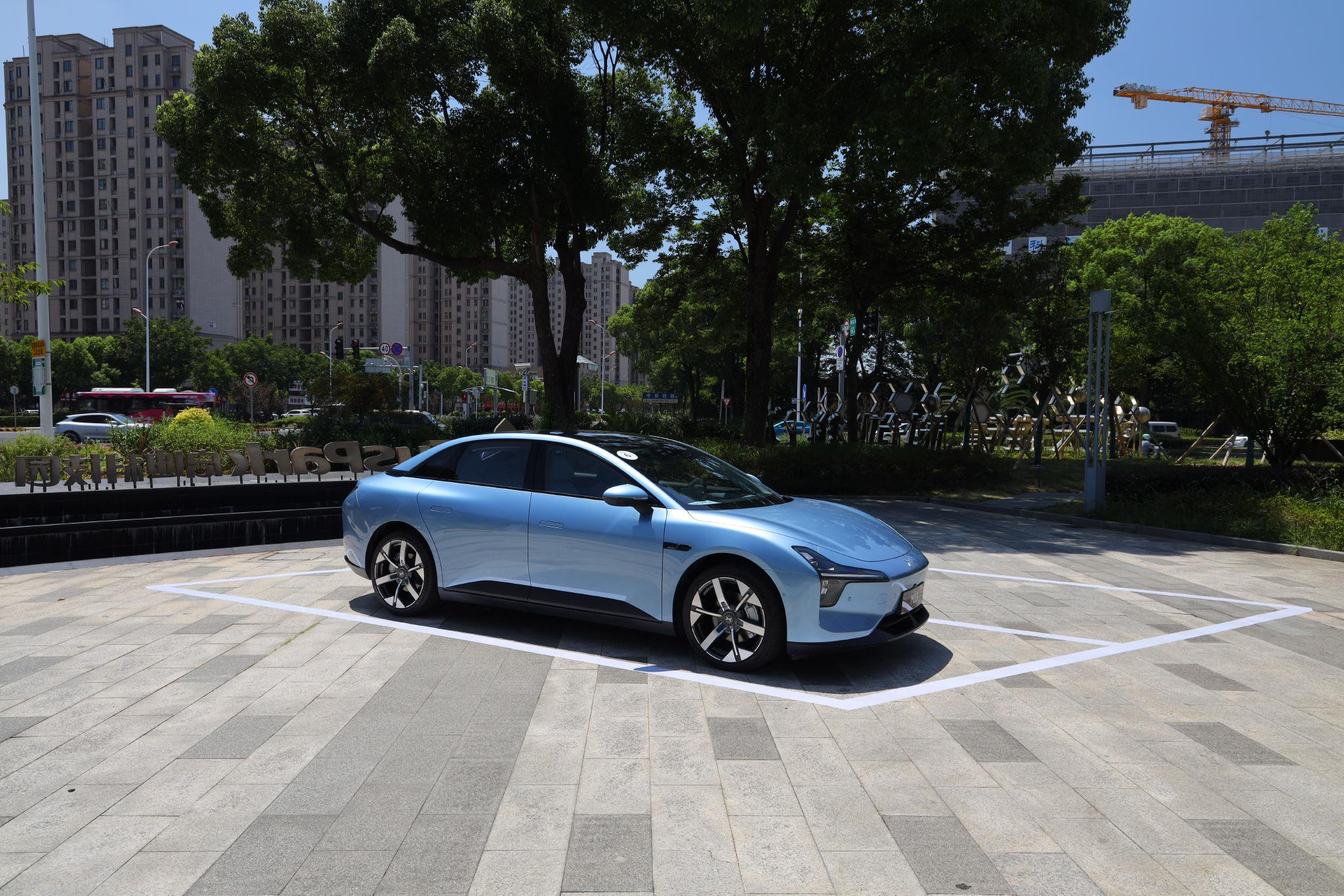 Automatic parking of fishbone parking space