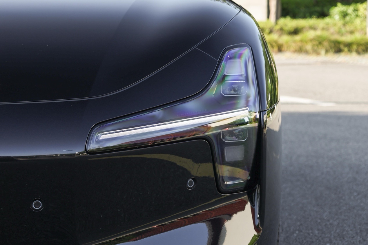 The front of a carDescription has been automatically generated.
