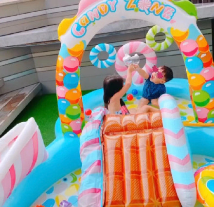 Jay Chou Kunling's son and daughter interact